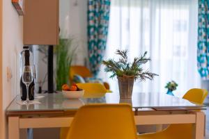 Sunny View Suites Mamaia by Moonlight Apartments