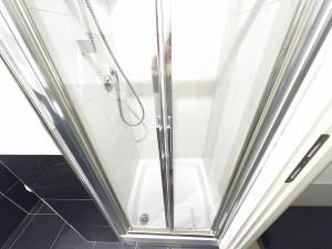 Triple Room with Balcony and Private Bathroom