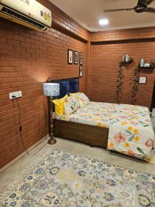 Brick Maison 1BHK with Free Parking, Juhu Bandra