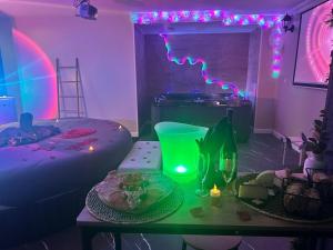 Logement paradis jacuzzi cinéma