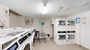 3BR apt two blocks to Central Park elevator, laundry, virtual doorman