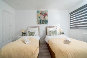 Ephatha House 4-Bedrooms, Sleeps 11, Free Parking, Garden