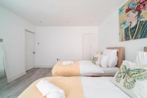 Ephatha House 4-Bedrooms, Sleeps 11, Free Parking, Garden