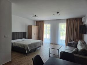 Martinas Lake Front Apartment