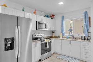 Seashell Sanctuary 1B 2Ba Pool Clubhouse Elevator