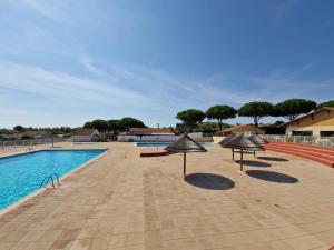 Maisons de vacances Pavillon 3 chambres dans residence avec piscine : photos des chambres