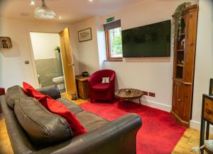 Pine cottage with private hot tub