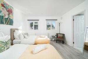 Ephatha House 4-Bedrooms, Sleeps 11, Free Parking, Garden