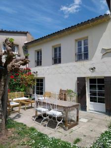 Maisons de vacances Petit Est - Eco Cottage in large private garden near Saint-Emilion : photos des chambres