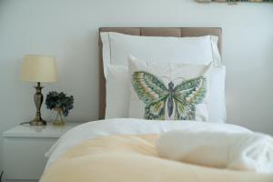Ephatha House 4-Bedrooms, Sleeps 11, Free Parking, Garden