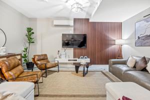 Mid-Century Stay 5BR and 5 Baths w PS5 & Laundry - 4hvězdičkové hotely ve městě Brooklyn