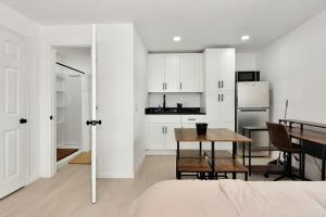 Modern King Suite #12 - Steps to Beach