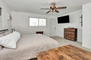 Modern King Suite #12 - Steps to Beach