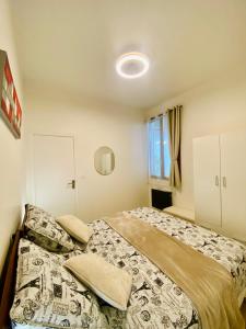 Maison proche plage et centre ville, climatisée avec ménage, draps et serviettes inclus