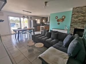 Villas villa near ocean with swimming pool : photos des chambres