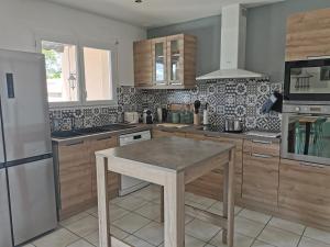 Villas villa near ocean with swimming pool : photos des chambres