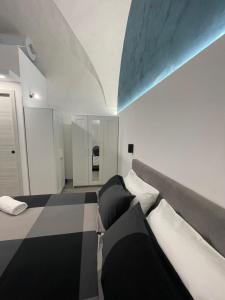 1940 Apartment Room 2