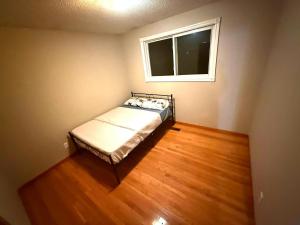 Homestay Near Victoria Park- FREE WIFI & PARKING-TOP LOCATION