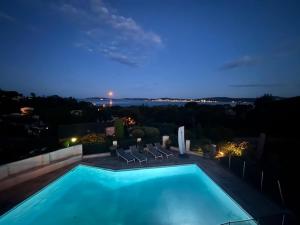 "La Chantyviere" Villa vue Exceptionnelle 180 degrés sur Golf Tropez avec plage privée
