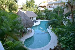 Peaceful Penthouse with Private Rooftop in Gated Community