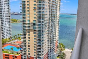 Central Unit in Heart of Brickell