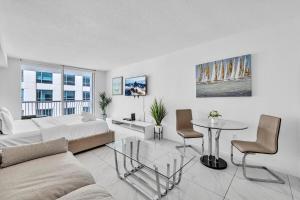Central Unit in Heart of Brickell