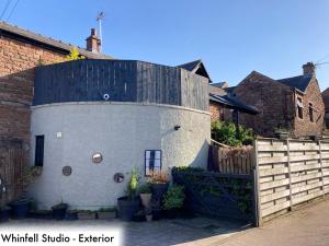 Honeysuckle Cottage & Whinfell Studio