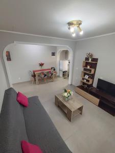 Spiros full House in Marathias