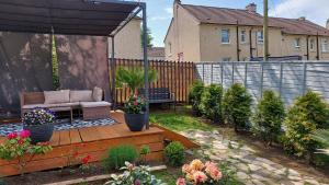 Mini hotel with home facilities in Hamilton West