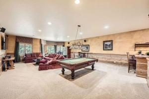 5 BDR Forest Retreat w Hot Tub