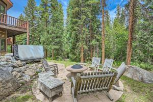 5 BDR Forest Retreat w Hot Tub
