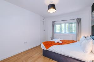Spacious 4 Bed House in Birmingham City Centre, Ideal for long term with Free Parking