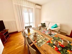 Trilo Michele, in centro a Sirolo