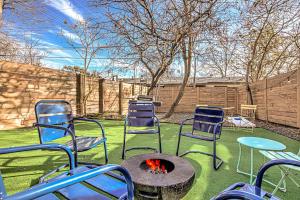 Trendy Stay for 12 with Hot Tub Mins to DT 6th St