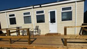 Sailing Lake Lodge - The Beach, Snettisham