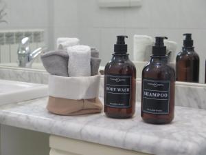 House of Jane-2 Free PRIVATE Parkings -