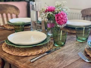 Old Farmhouse Cottage