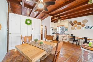 Quiet secluded townhouse just steps to the beach!