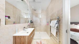 Luxury Richmond flat next to Richmond Park