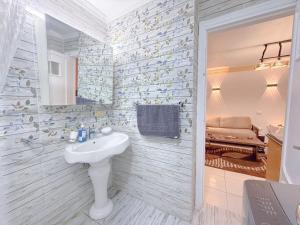 Downtown Oasis Stylish 1BR Near Tahrir Sq