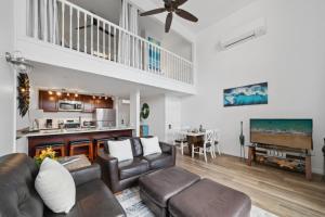 Just Steps to Beach with 2 King Beds and Centrally Located