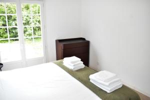 Maisons de vacances Maison a la campagne avec piscine chauffee proche Deauville : photos des chambres