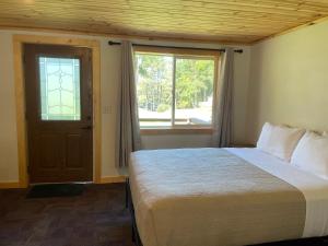 Hanging Horn Lakeside Resort