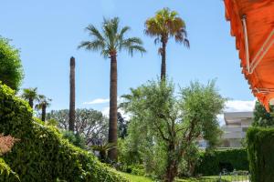 Garden-Level Apartment in Bourgeois Residence Near Croisette & Beaches