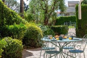 Garden-Level Apartment in Bourgeois Residence Near Croisette & Beaches