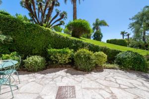 Garden-Level Apartment in Bourgeois Residence Near Croisette & Beaches