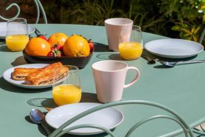 Garden-Level Apartment in Bourgeois Residence Near Croisette & Beaches