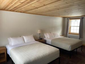 Hanging Horn Lakeside Resort