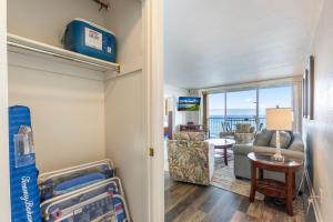 Royal Kahana 808- Remodeled coastal stunner, AC, ocean & island view