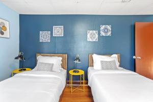 8BR 3BA Classic by Tropicana, Boardwalk, Beach